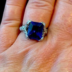 Emerald cut amethyst surrounded by white gems, 8